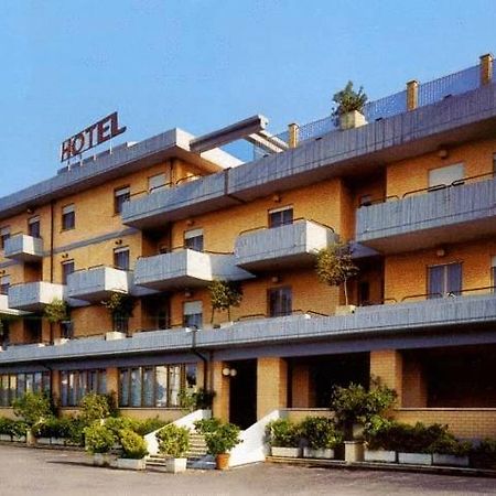 Hotel San Crispino Morrovalle Zewnętrze zdjęcie