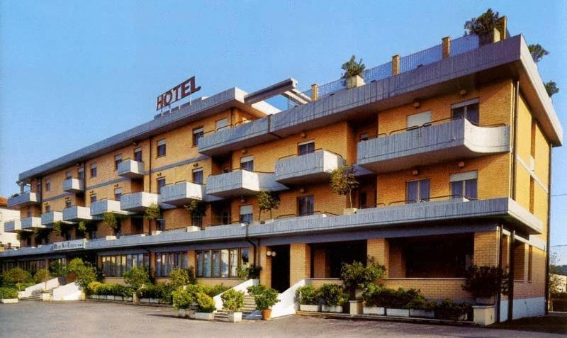 Hotel San Crispino Morrovalle Zewnętrze zdjęcie