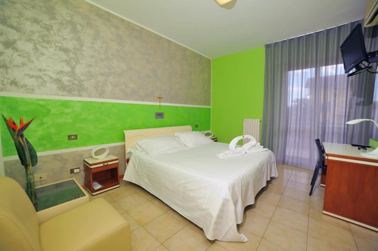 Hotel San Crispino Morrovalle Zewnętrze zdjęcie