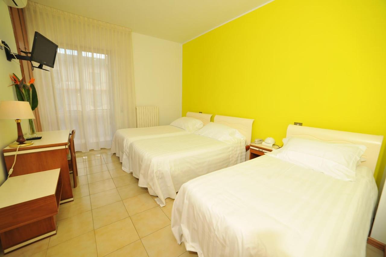 Hotel San Crispino Morrovalle Zewnętrze zdjęcie
